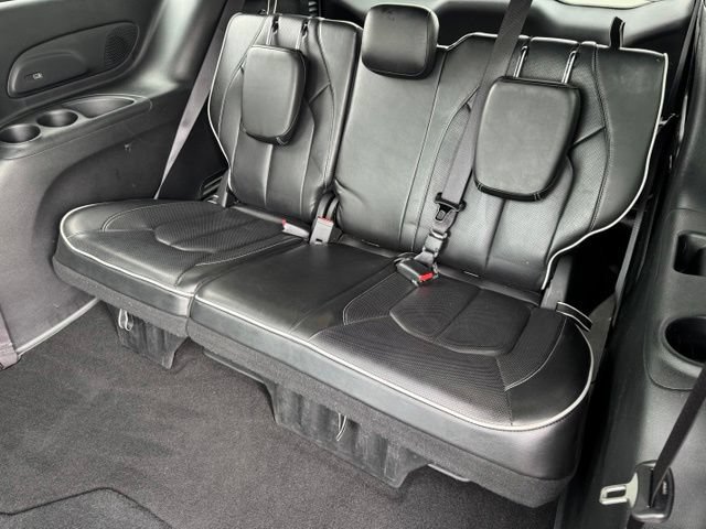 Used 2025 Chrysler Pacifica Limited FWD image 9