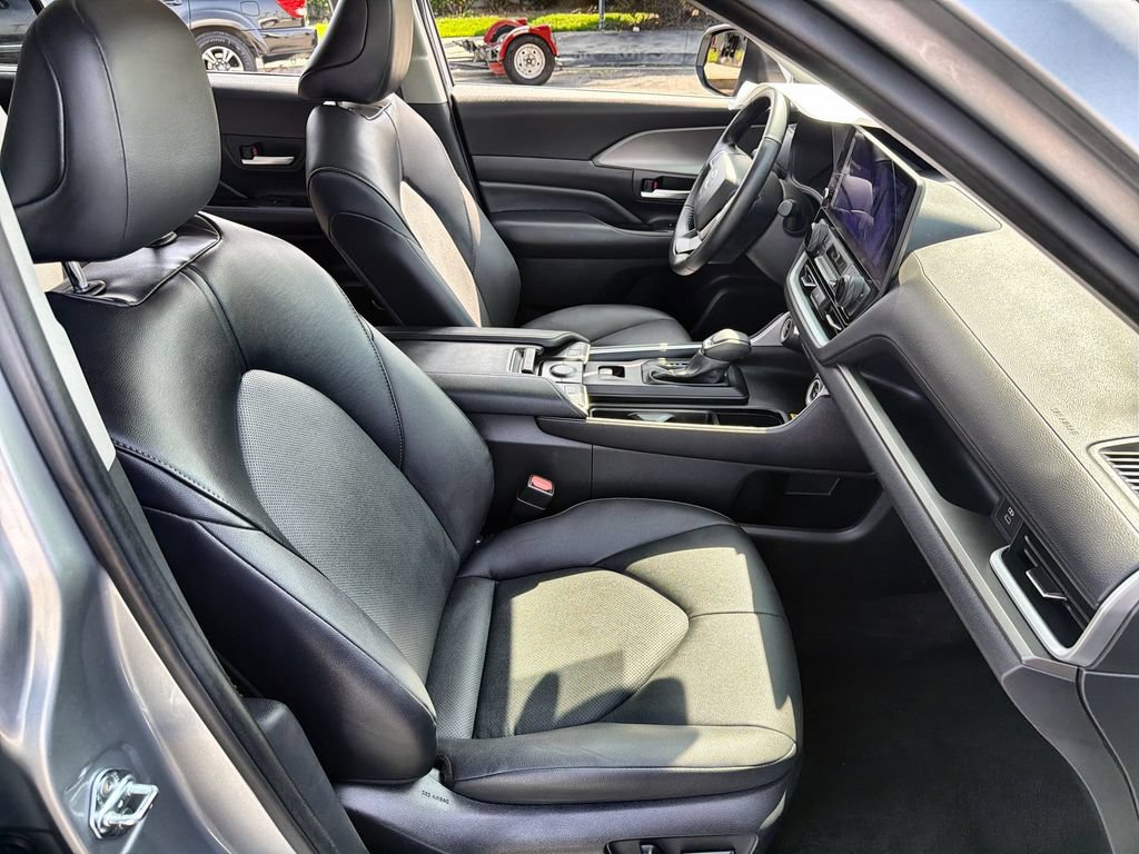 Used 2024 Toyota Grand Highlander AWD Hybrid image 25