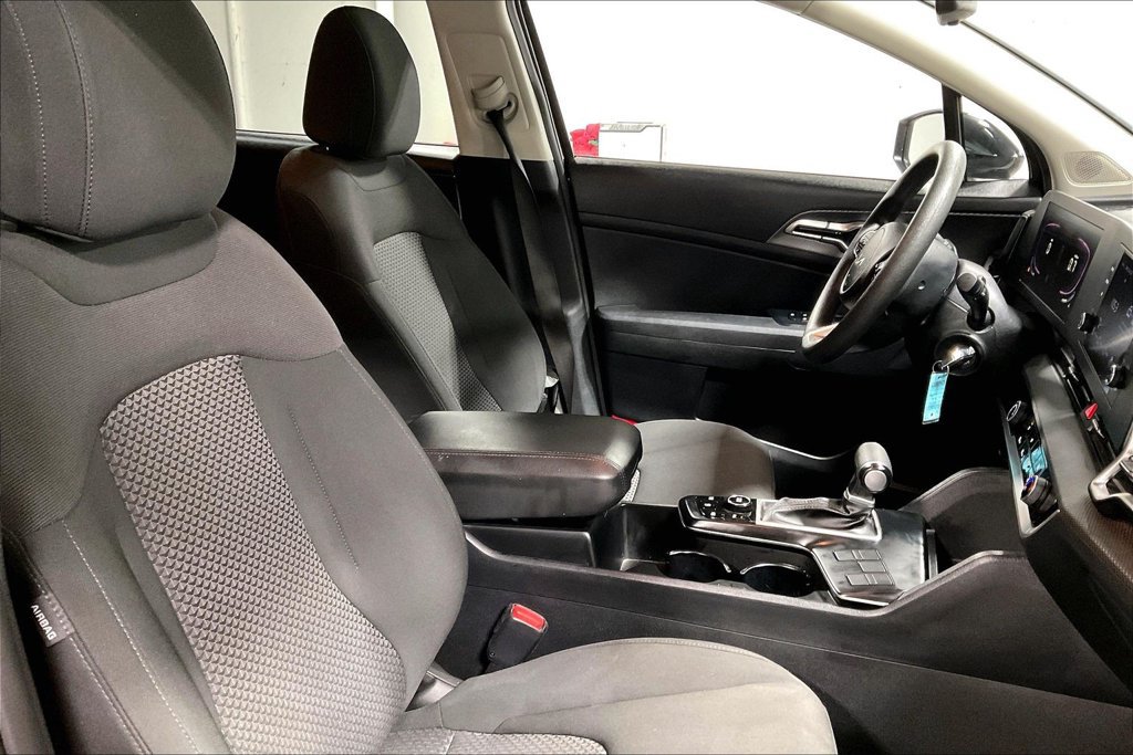 Used 2025 Kia Sportage LX FWD image 9
