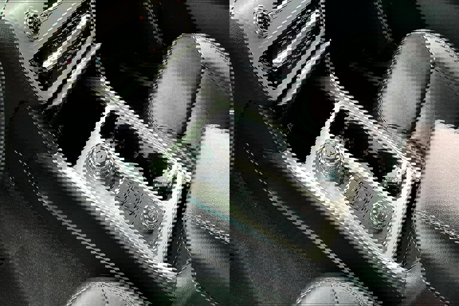 Used 2022 Ford Explorer XLT w/ Equipment Group 202A image 15