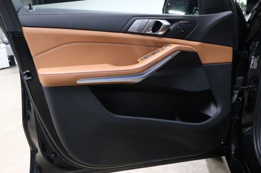 Used 2022 BMW X7 xDrive40i w/ Premium Package image 9