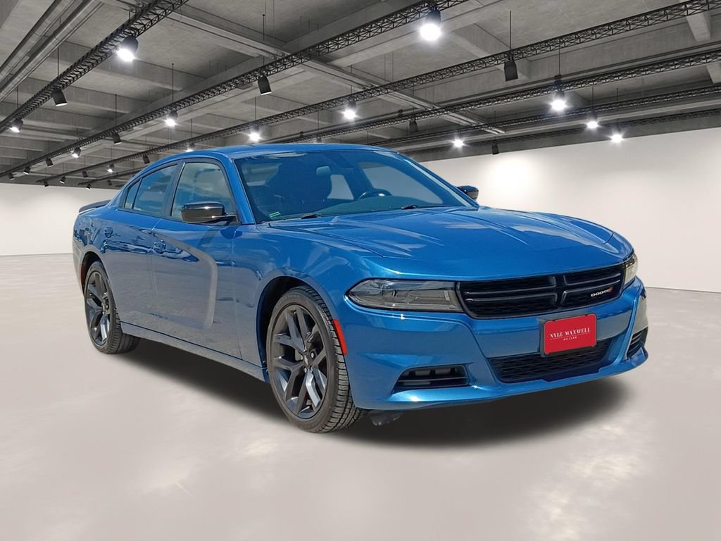 Used 2022 Dodge Charger SXT w/ Blacktop Package RWD image 2