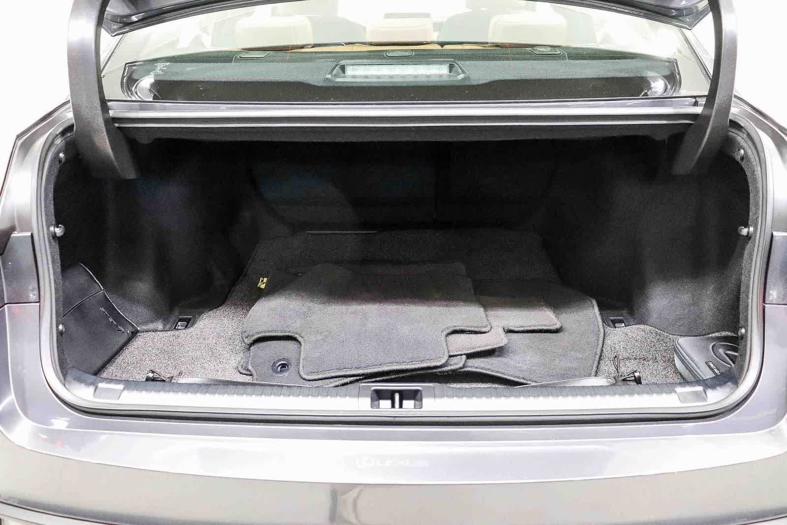 Used 2023 Lexus IS 300 w/ Comfort Package RWD image 27