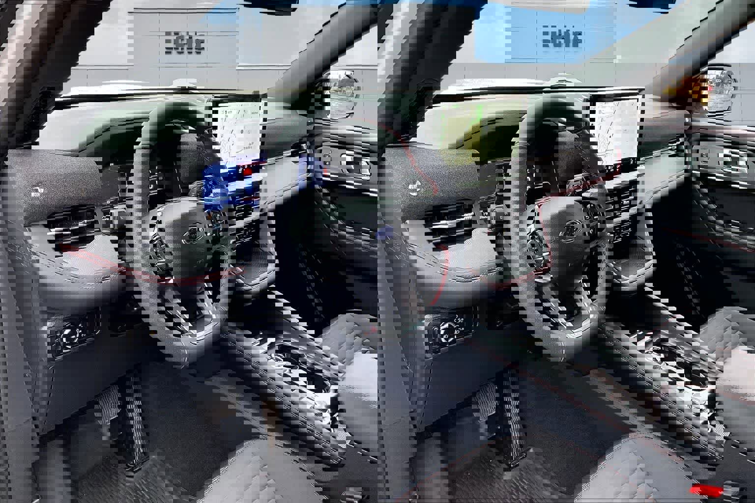 Used 2025 Ford Explorer ST-Line image 2