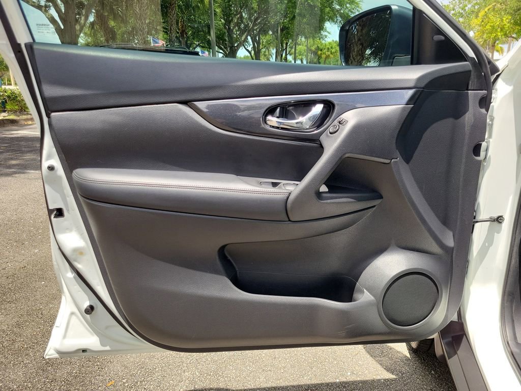 Used 2018 Nissan Rogue S FWD image 15