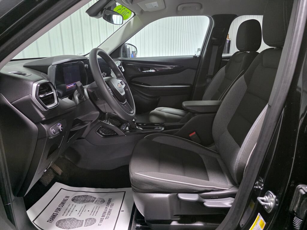 Used 2025 Chevrolet TrailBlazer LT AWD/4WD image 9