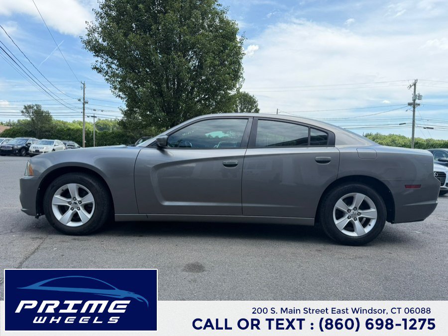 Used 2011 Dodge Charger SE RWD image 4