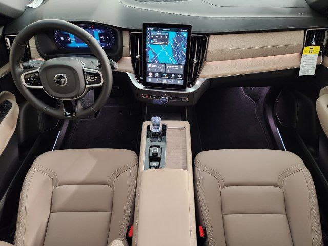 Certified 2026 Volvo XC90 B6 Plus w/ Protection Package Premier AWD/4WD image 4