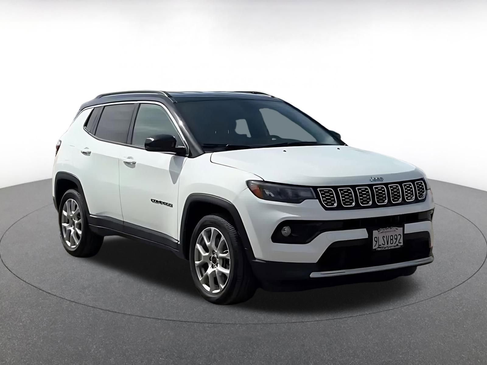 Used 2025 Jeep Compass Limited AWD/4WD image 3