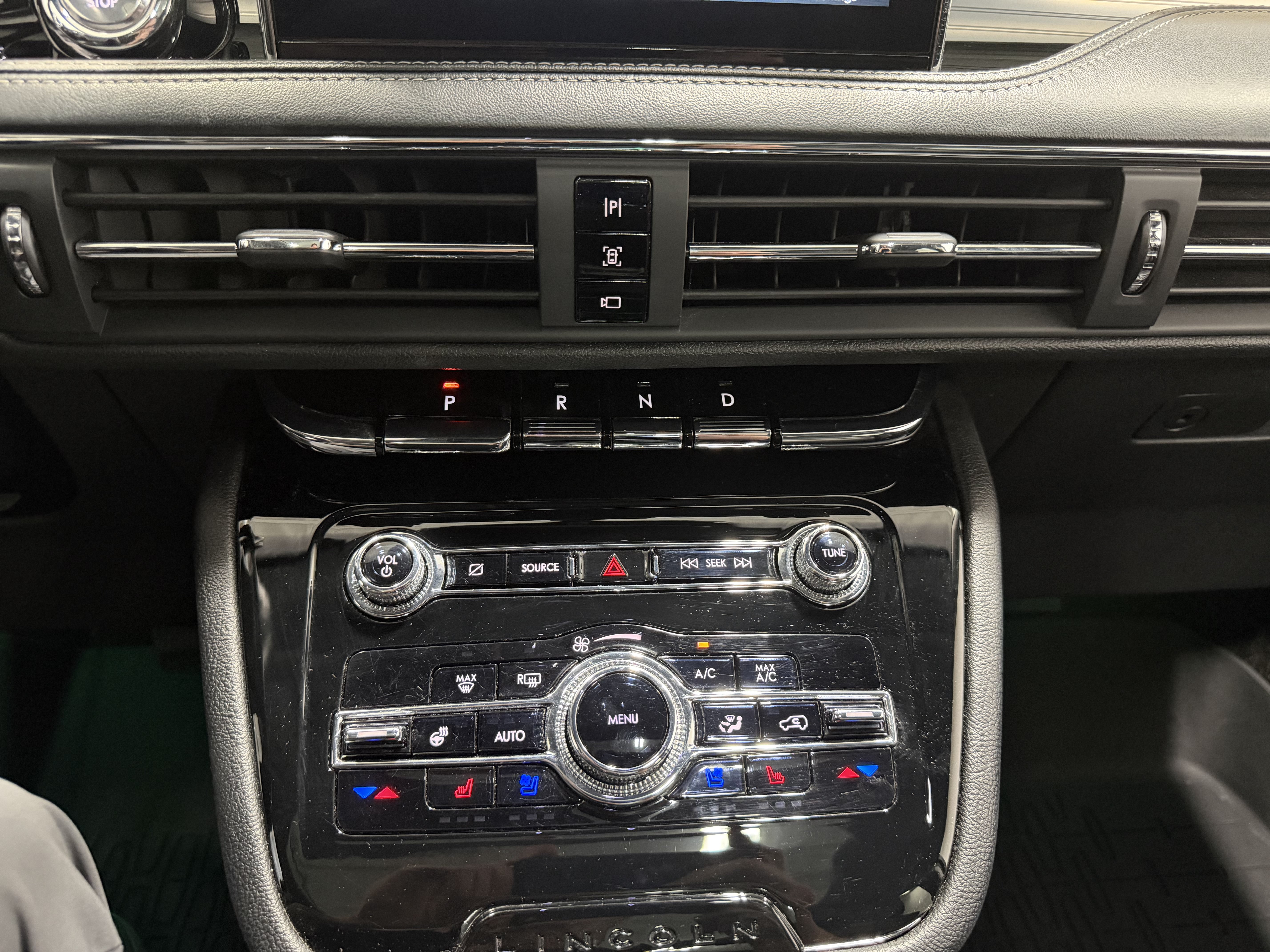 Used 2022 Lincoln Corsair AWD w/ Premium Package image 18
