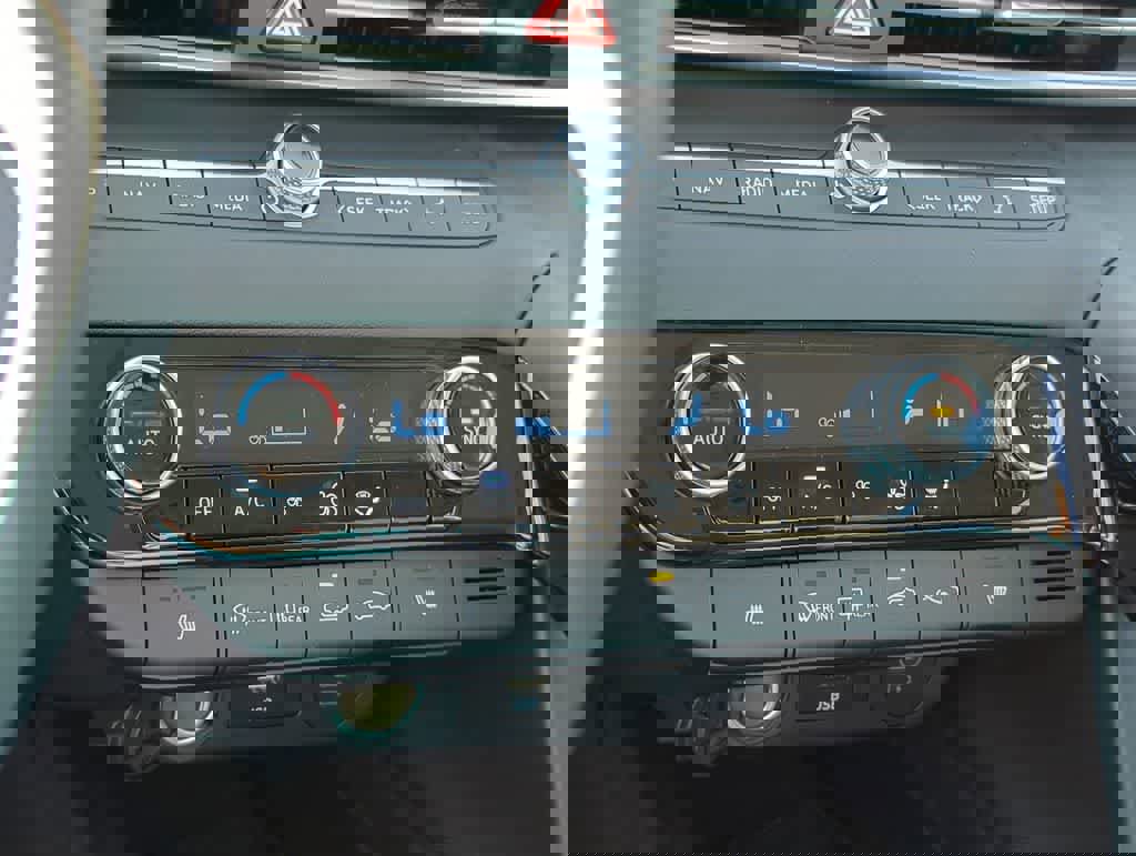 New 2026 Hyundai Elantra Limited image 32