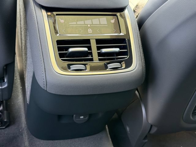 New 2026 Volvo XC90 B5 Core AWD/4WD image 16