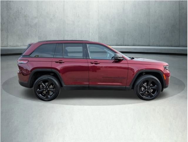 Used 2023 Jeep Grand Cherokee Altitude image 9