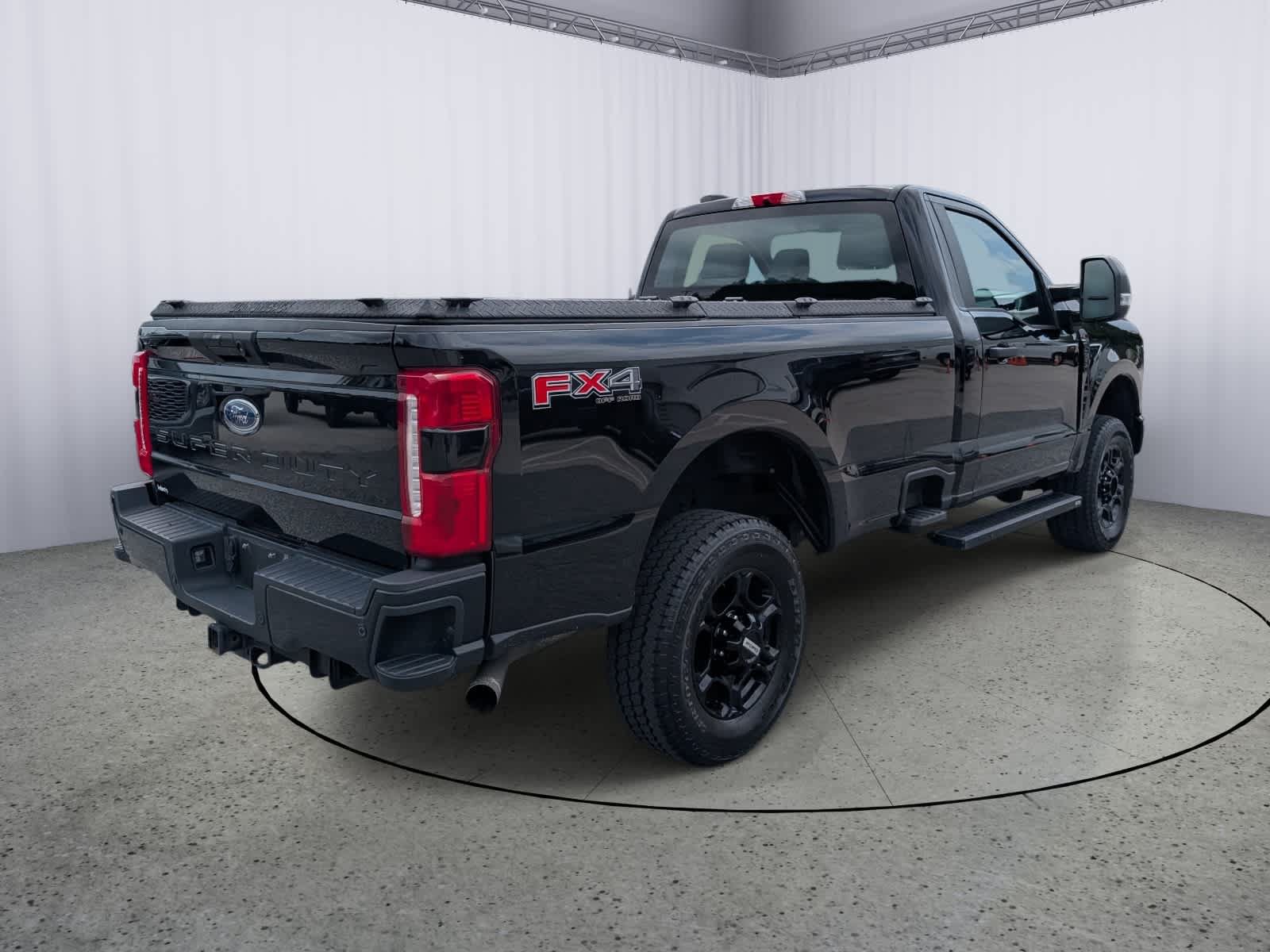 Used 2023 Ford F250 XL w/ STX Appearance Package AWD/4WD image 3
