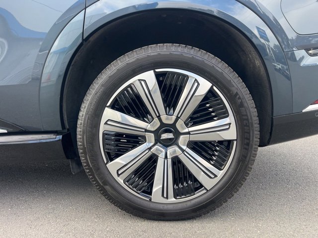 Used 2025 Cadillac Escalade IQ Luxury 2 w/ LPO, Premium Carpet Package image 8