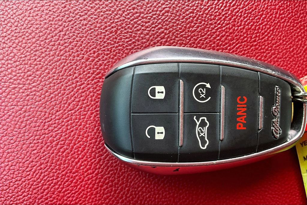 Used 2022 Alfa Romeo Giulia Veloce image 35