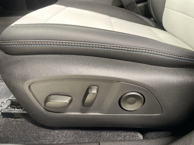 Used 2025 Chevrolet Equinox EV LT image 12