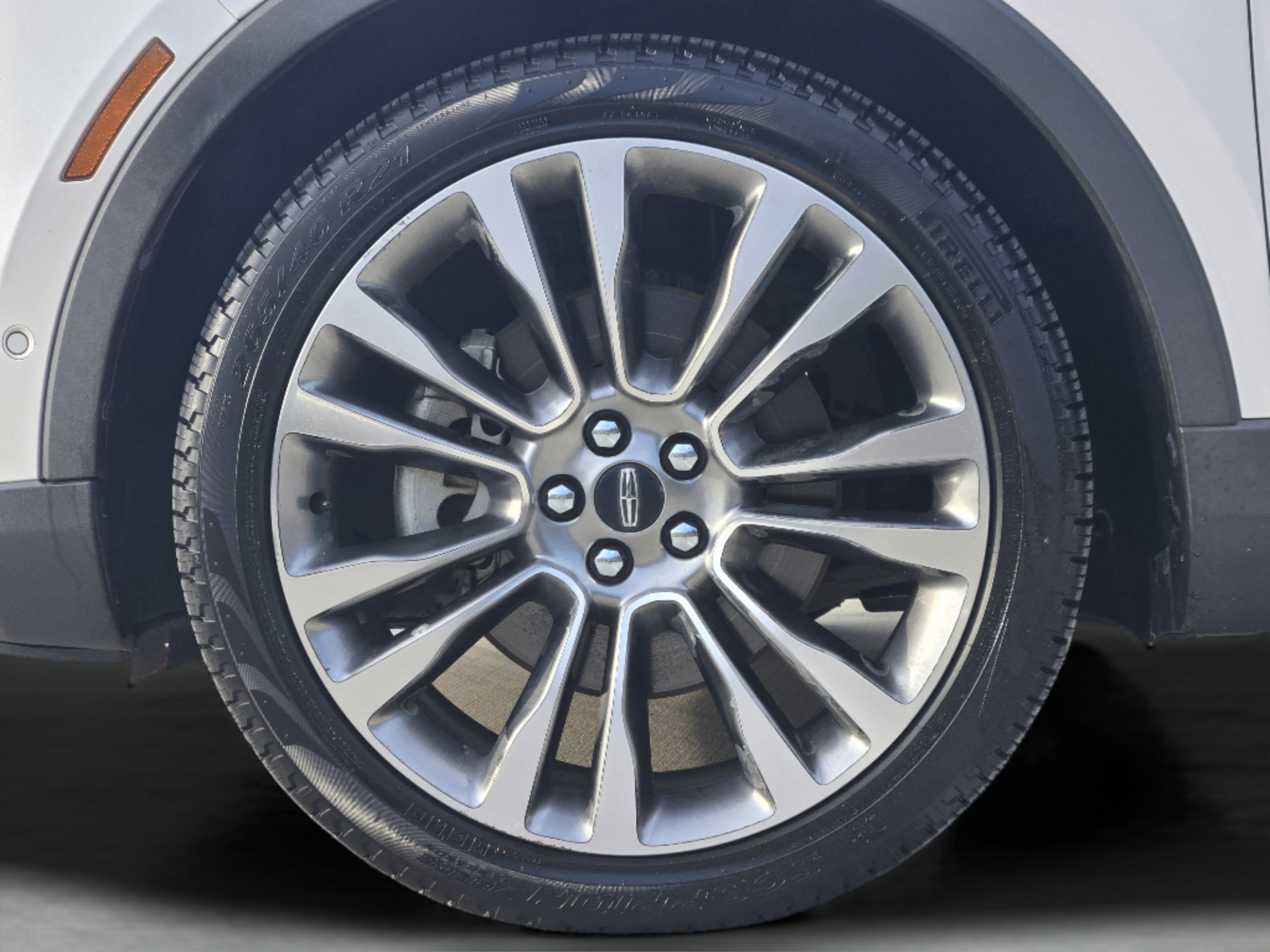 Used 2016 Lincoln MKX Reserve w/ Luxury Package FWD image 30