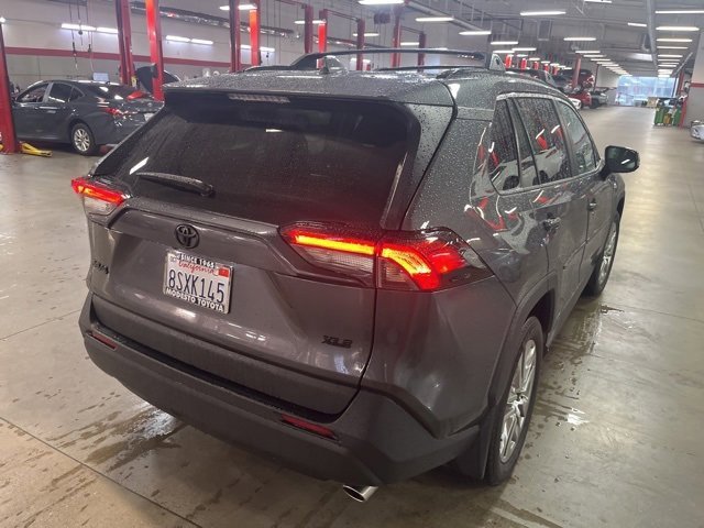 Used 2021 Toyota RAV4 XLE Premium image 5