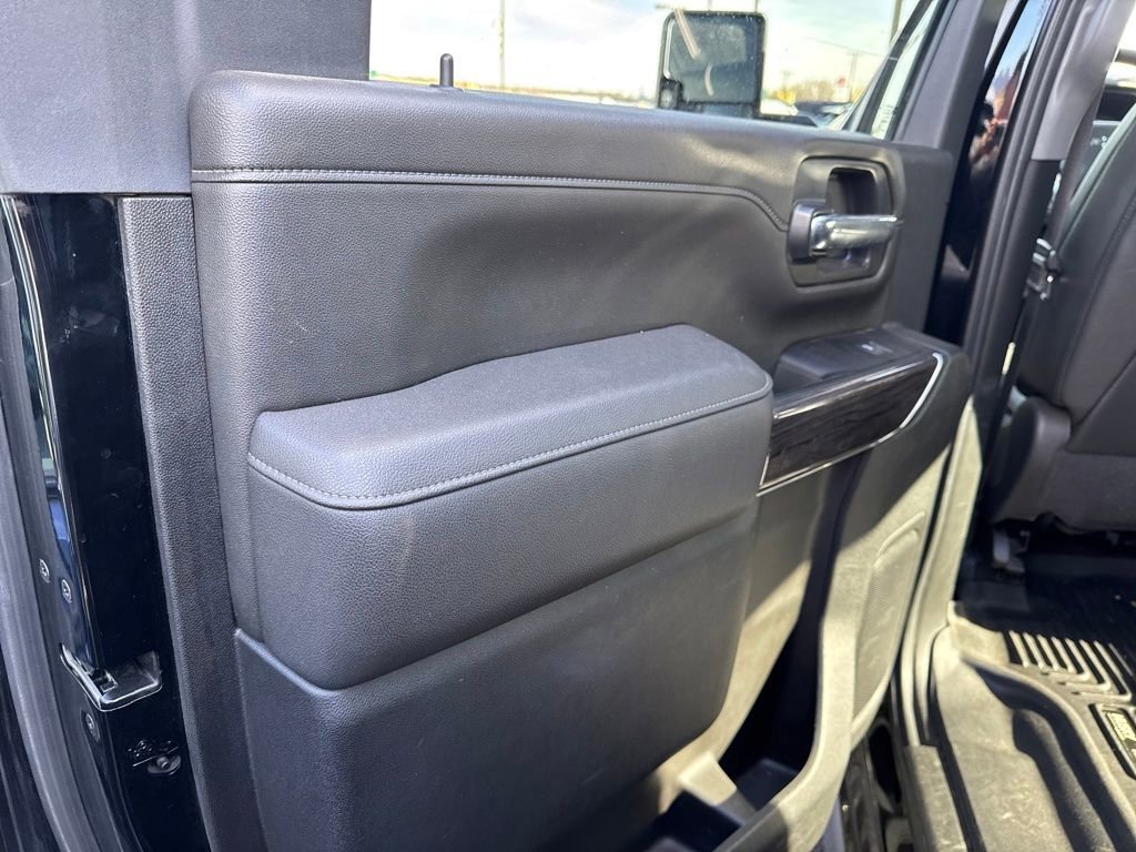 Used 2022 Chevrolet Silverado 2500 LTZ w/ LTZ Plus Package image 13