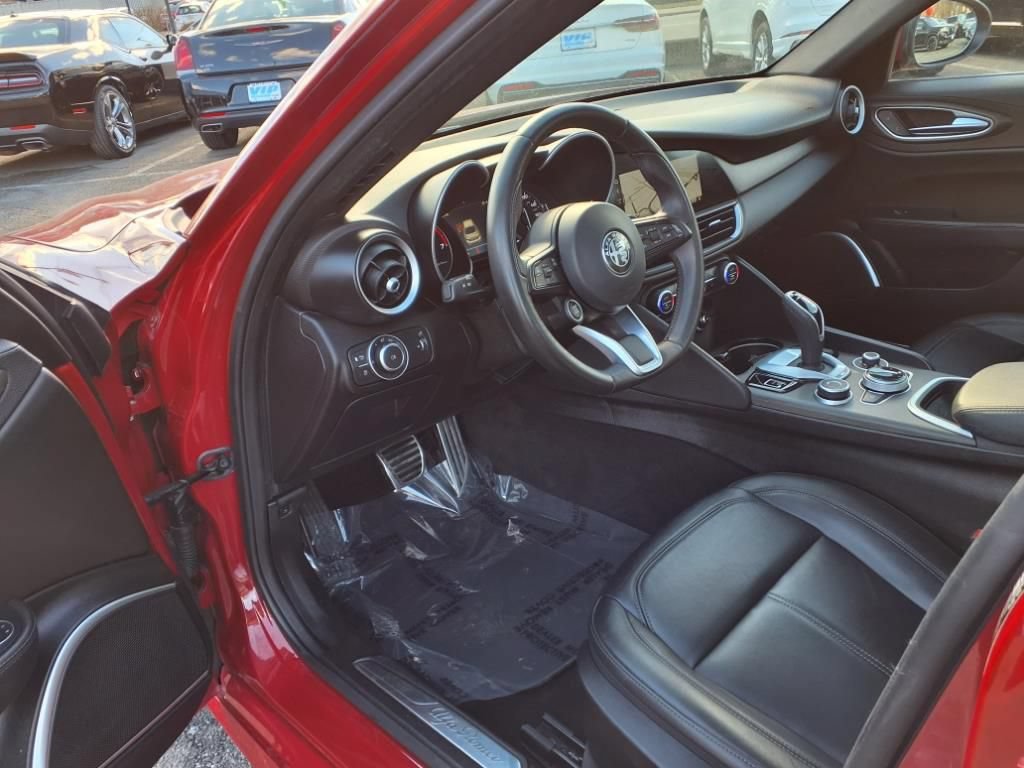 Used 2023 Alfa Romeo Giulia Ti AWD/4WD image 15