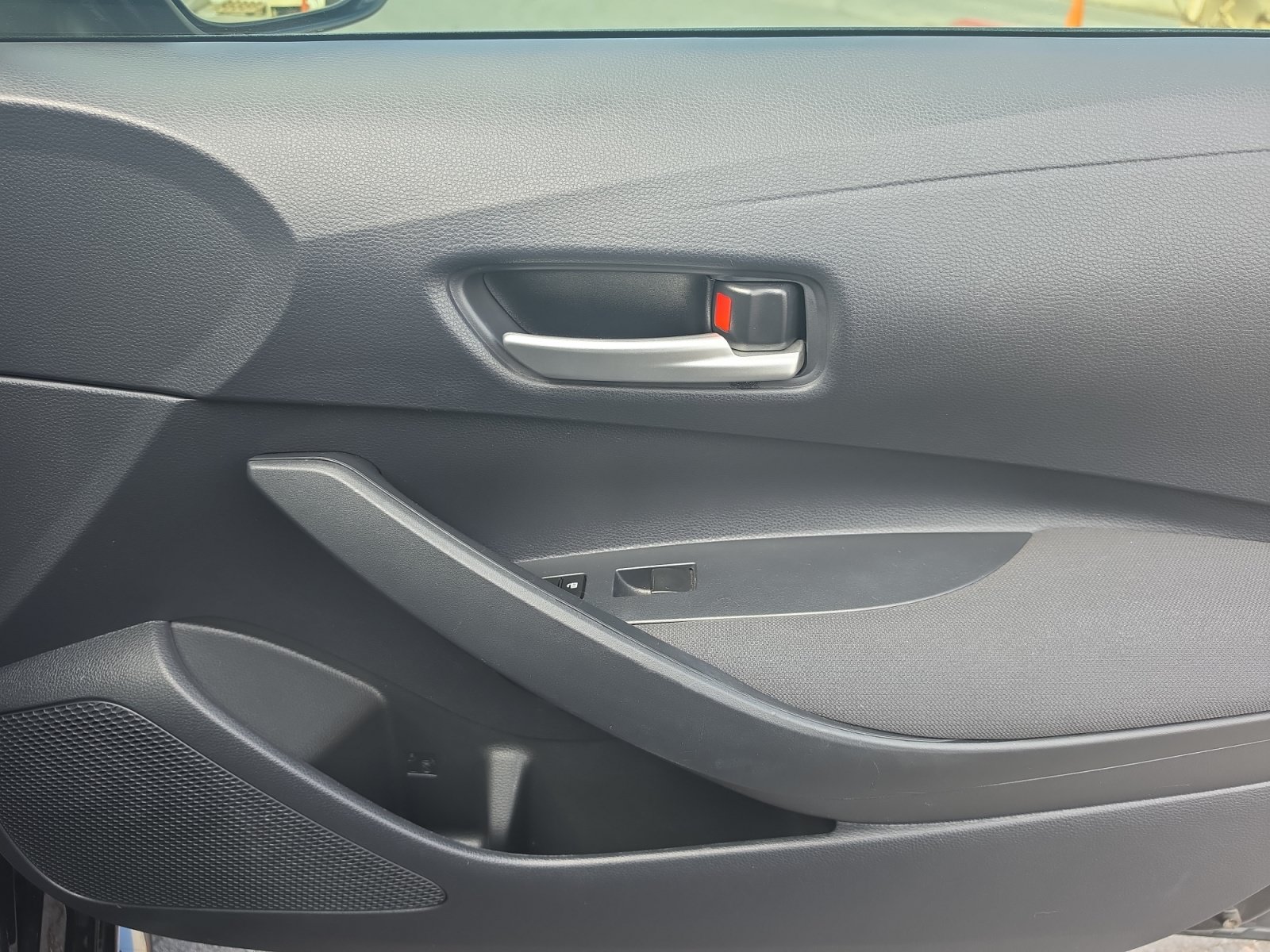 Used 2020 Toyota Corolla LE FWD image 29