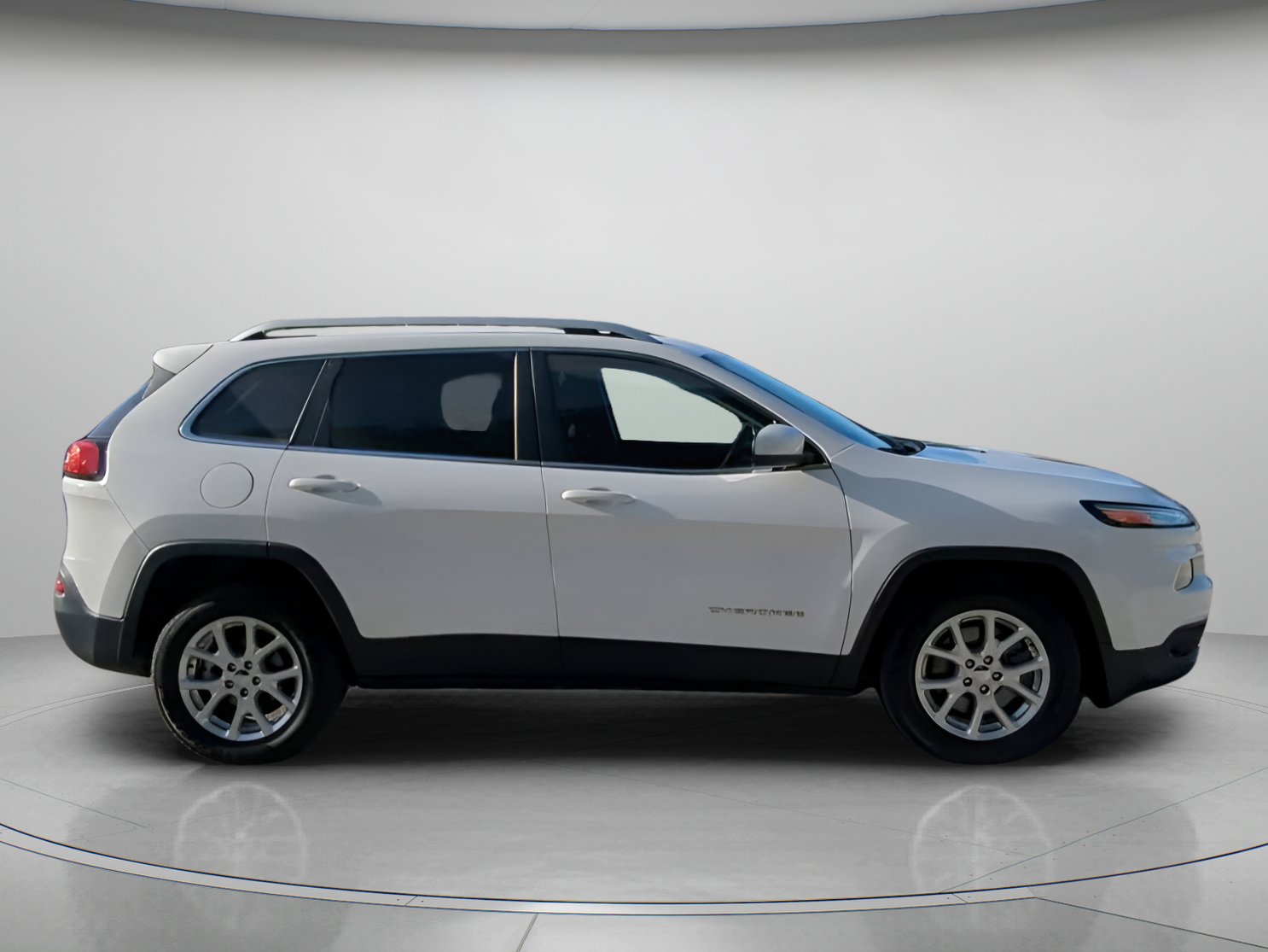 Used 2018 Jeep Cherokee Latitude w/ Safety Group FWD image 33