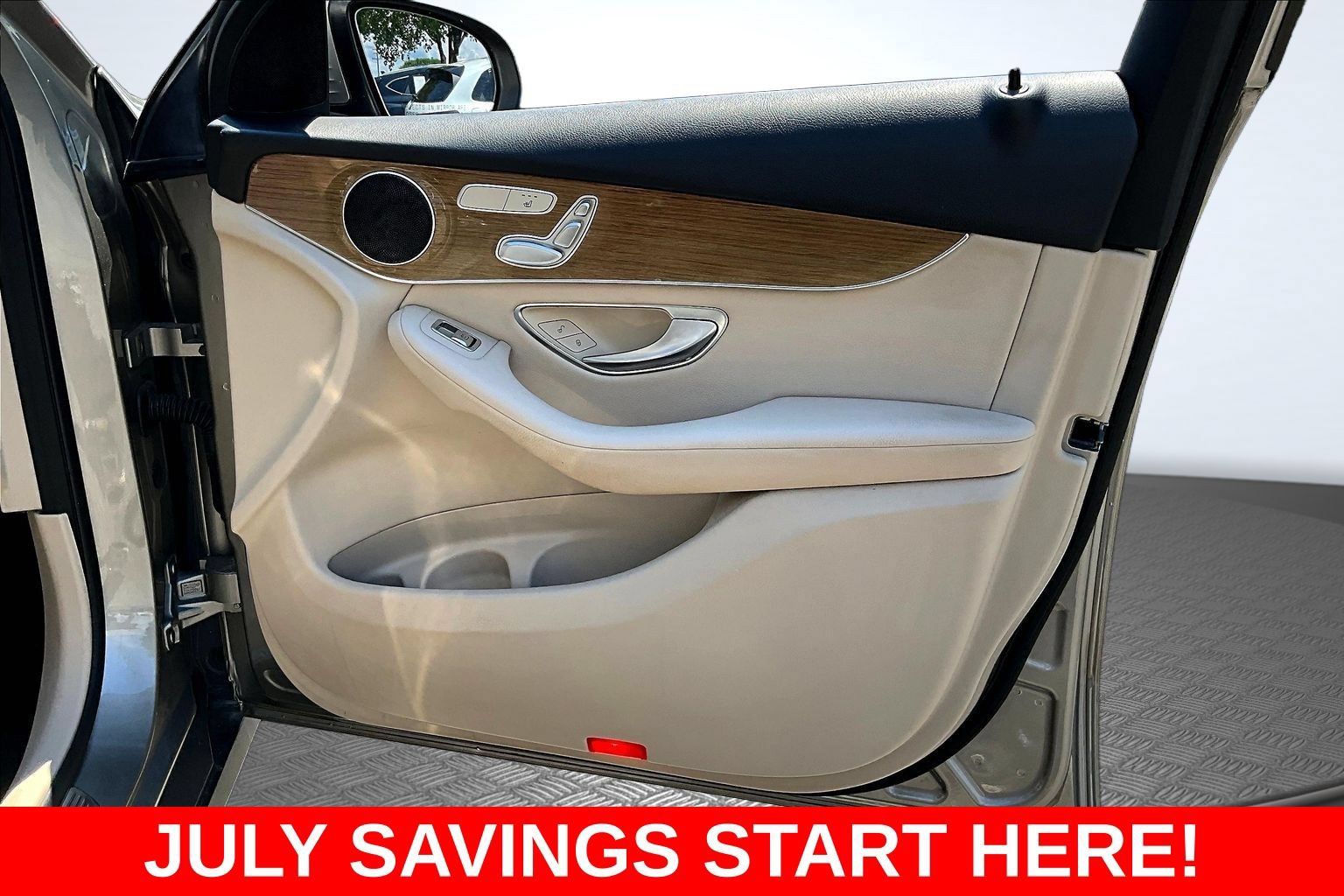 Used 2019 Mercedes-Benz GLC 300 4MATIC w/ Premium Package image 34