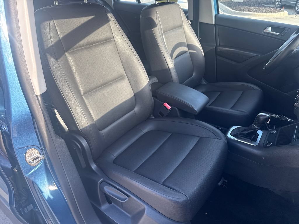 Used 2017 Volkswagen Tiguan S FWD image 32