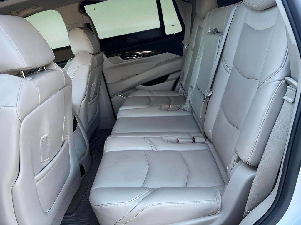 Used 2019 Cadillac Escalade Luxury image 17