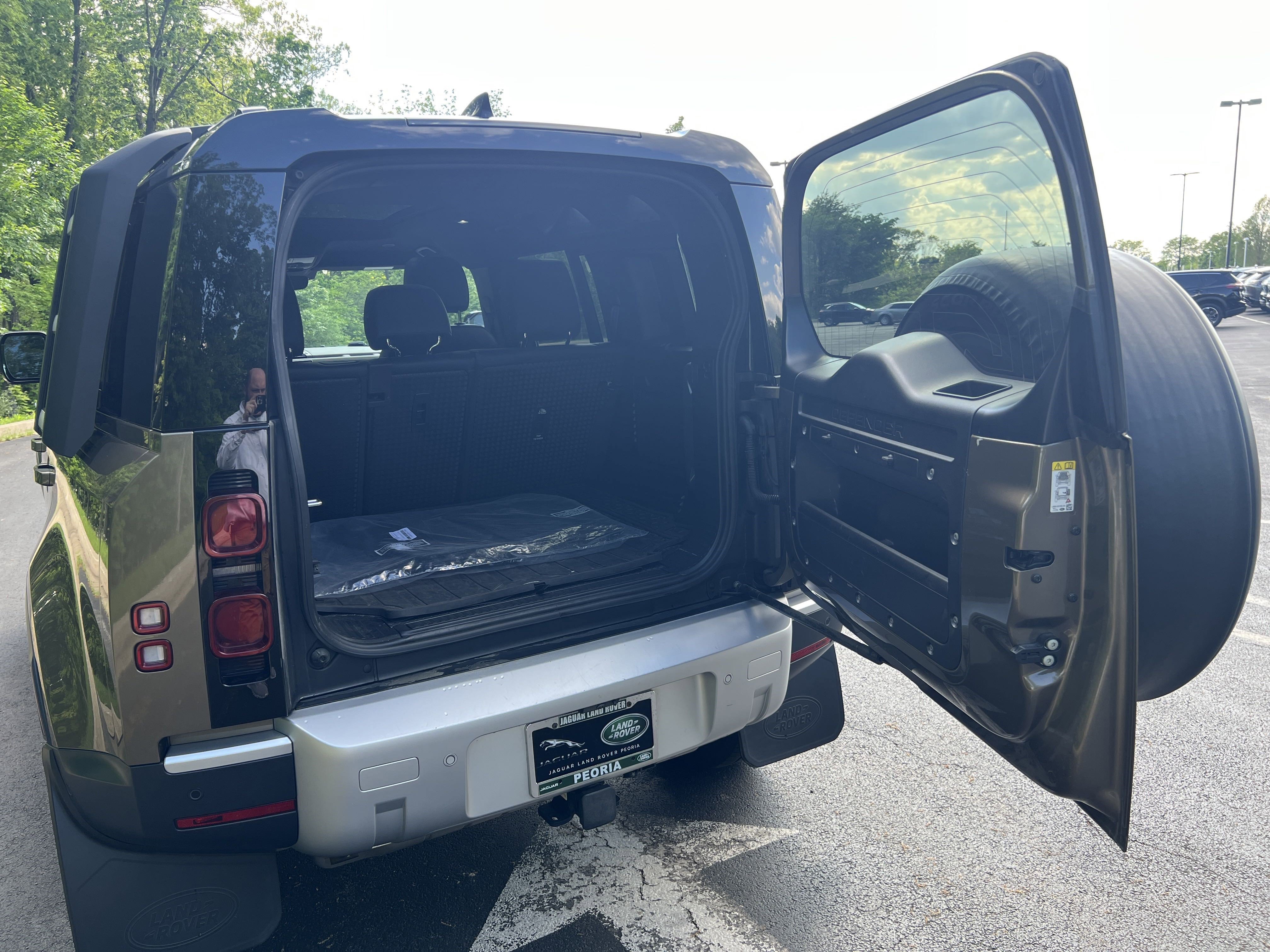 Used 2023 Land Rover Defender 110 S image 25