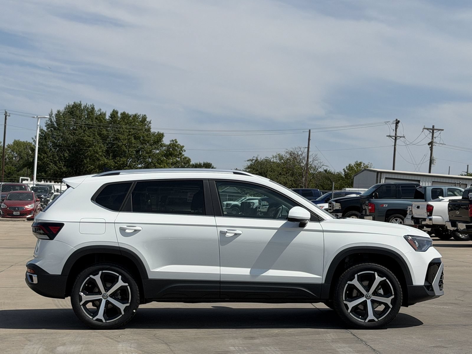 New 2026 Volkswagen Taos SEL AWD/4WD image 3