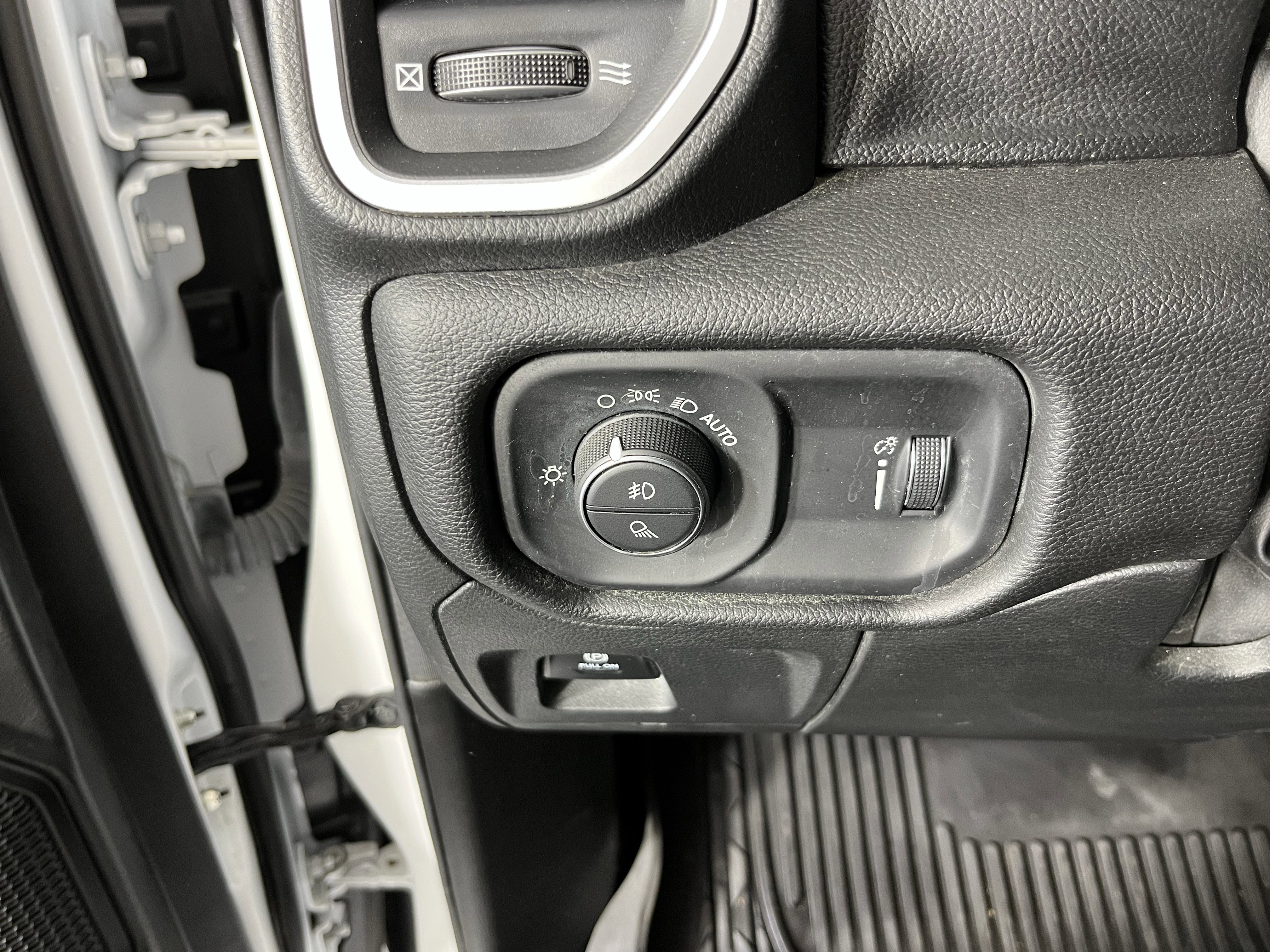 Used 2023 RAM 1500 Big Horn AWD/4WD image 19