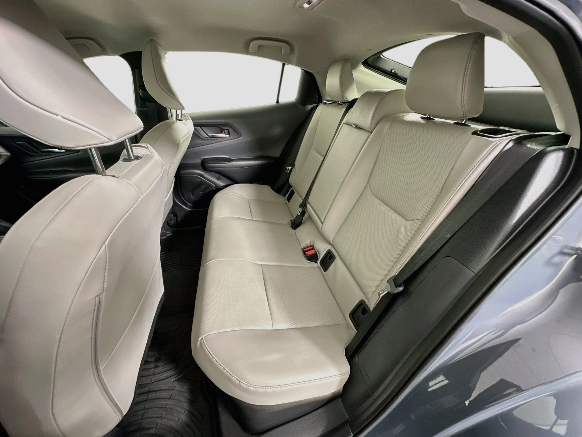 Used 2024 Toyota Prius XLE FWD image 27