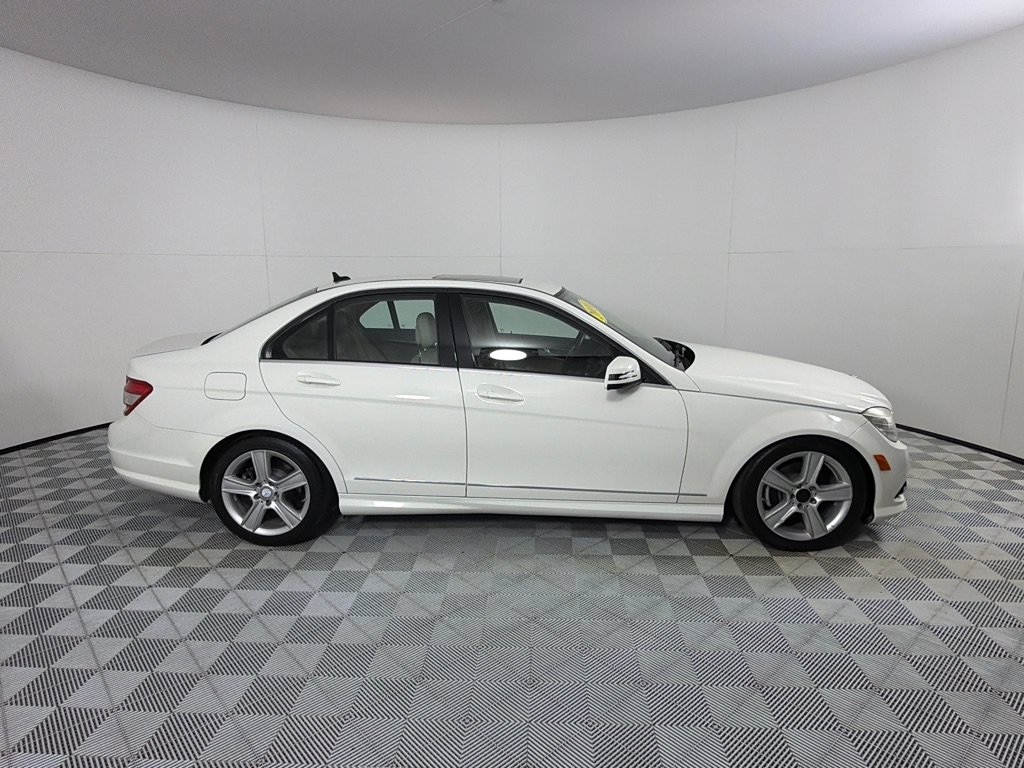 Used 2010 Mercedes-Benz C 300 4MATIC Sedan image 4