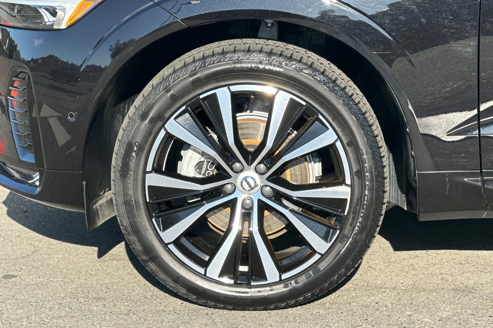 Certified 2024 Volvo XC60 B5 Plus AWD/4WD image 12