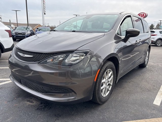 Used 2023 Chrysler Voyager LX image 9