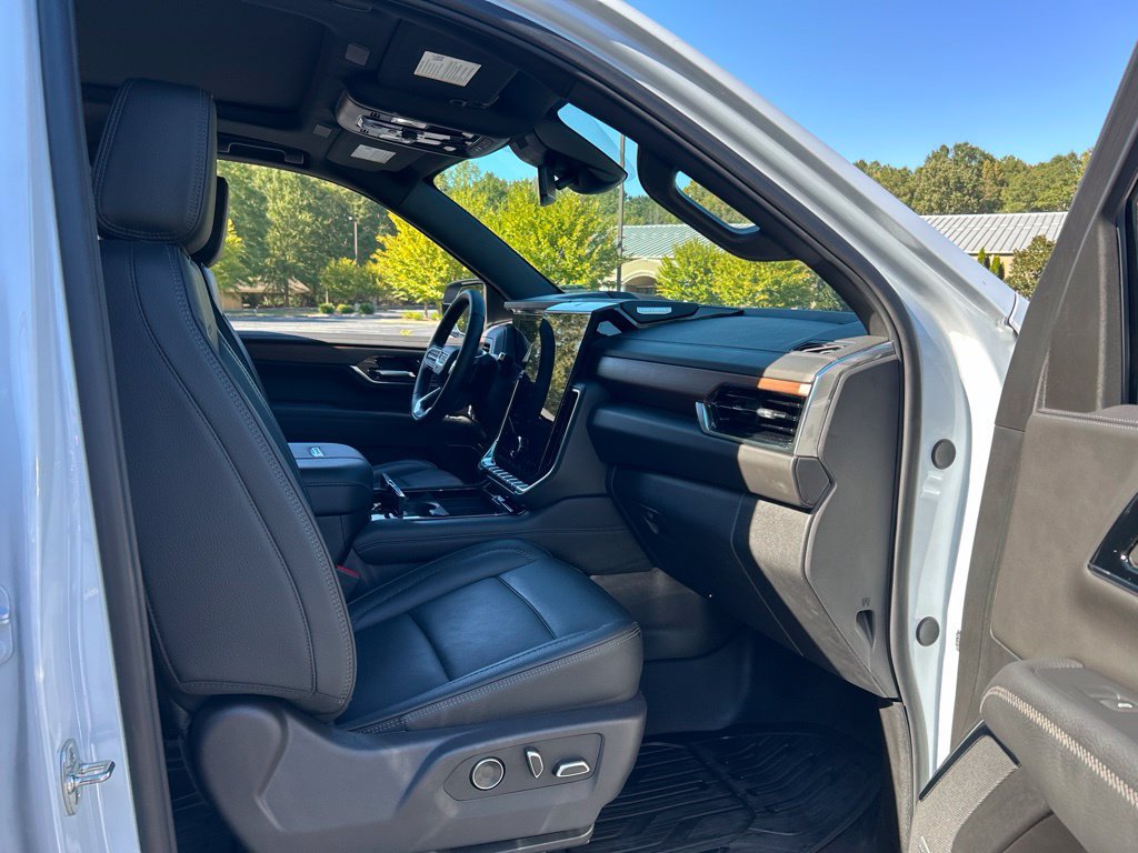 Used 2026 GMC Yukon XL Denali w/ Sun & Power Step Package AWD/4WD image 39