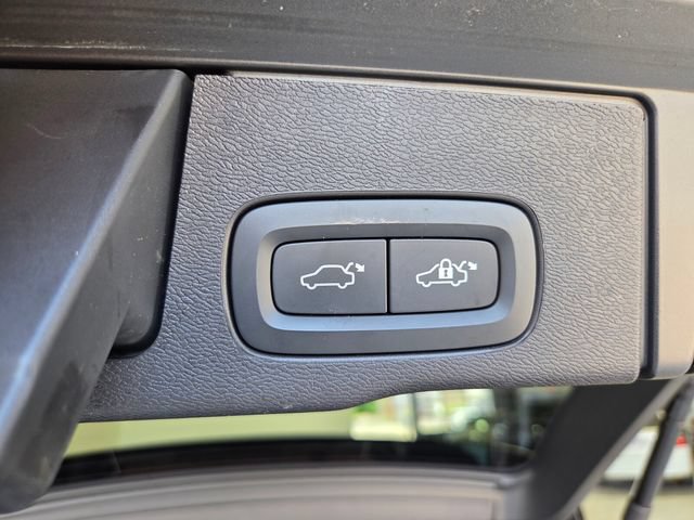 Certified 2024 Volvo XC60 B5 Plus AWD/4WD image 19