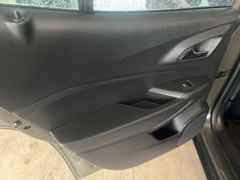 Used 2024 Chevrolet Trax ACTIV w/ Sunroof Package FWD image 11
