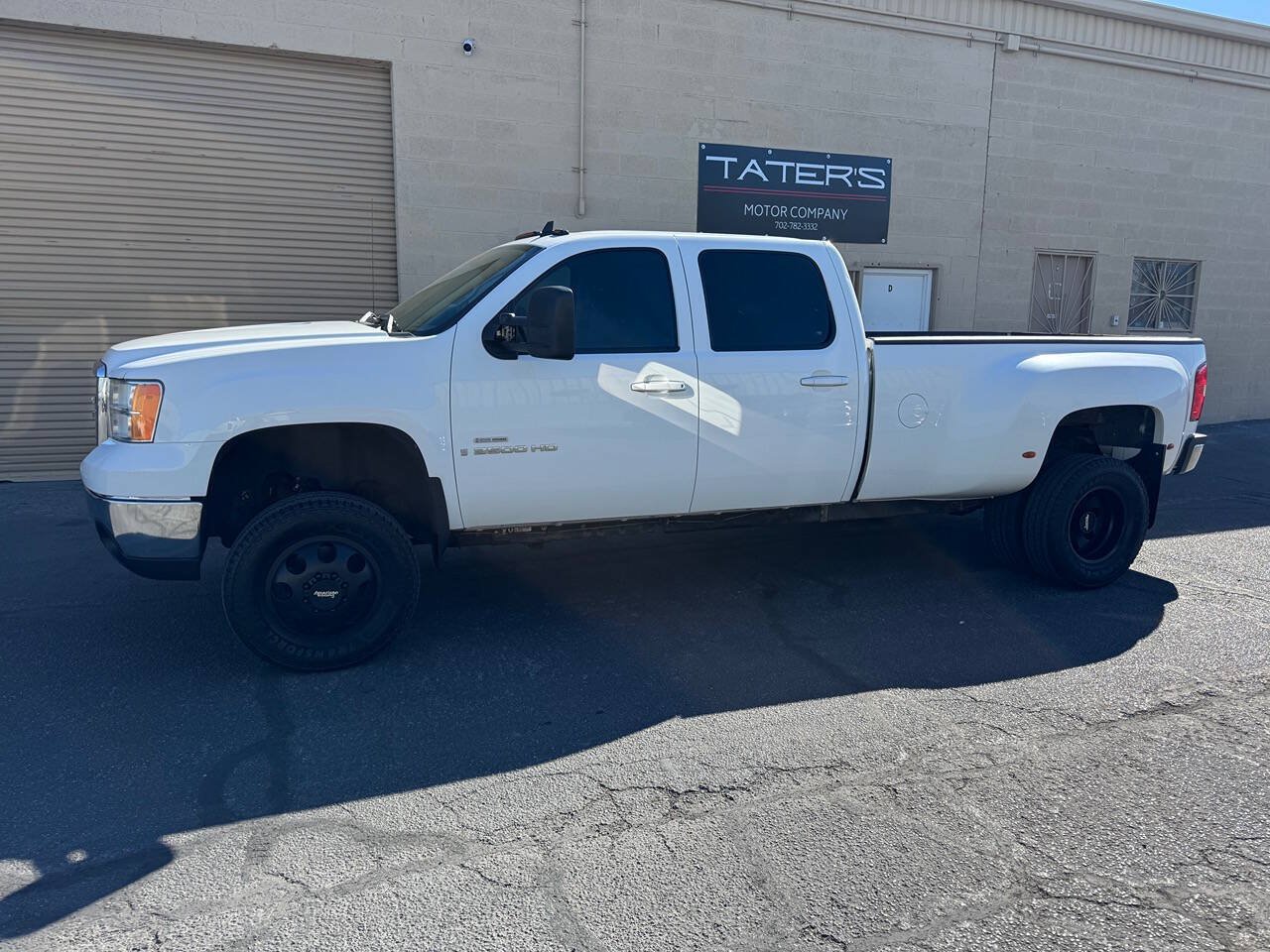Used 2007 GMC Sierra 3500 SLT w/ Entertainment Package AWD/4WD image 4