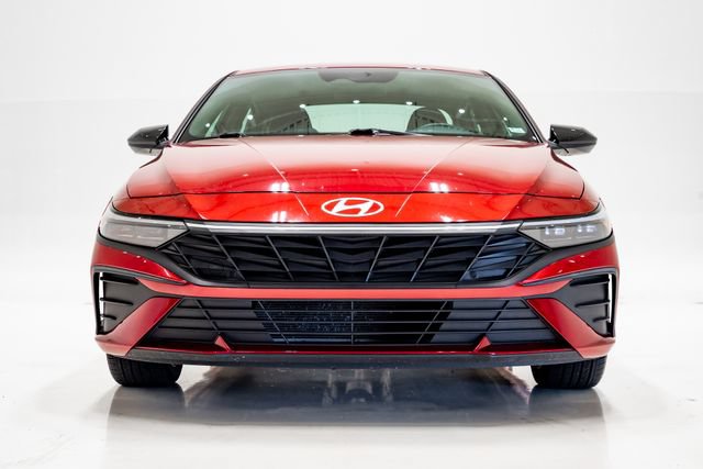 Used 2025 Hyundai Elantra Sport FWD image 4
