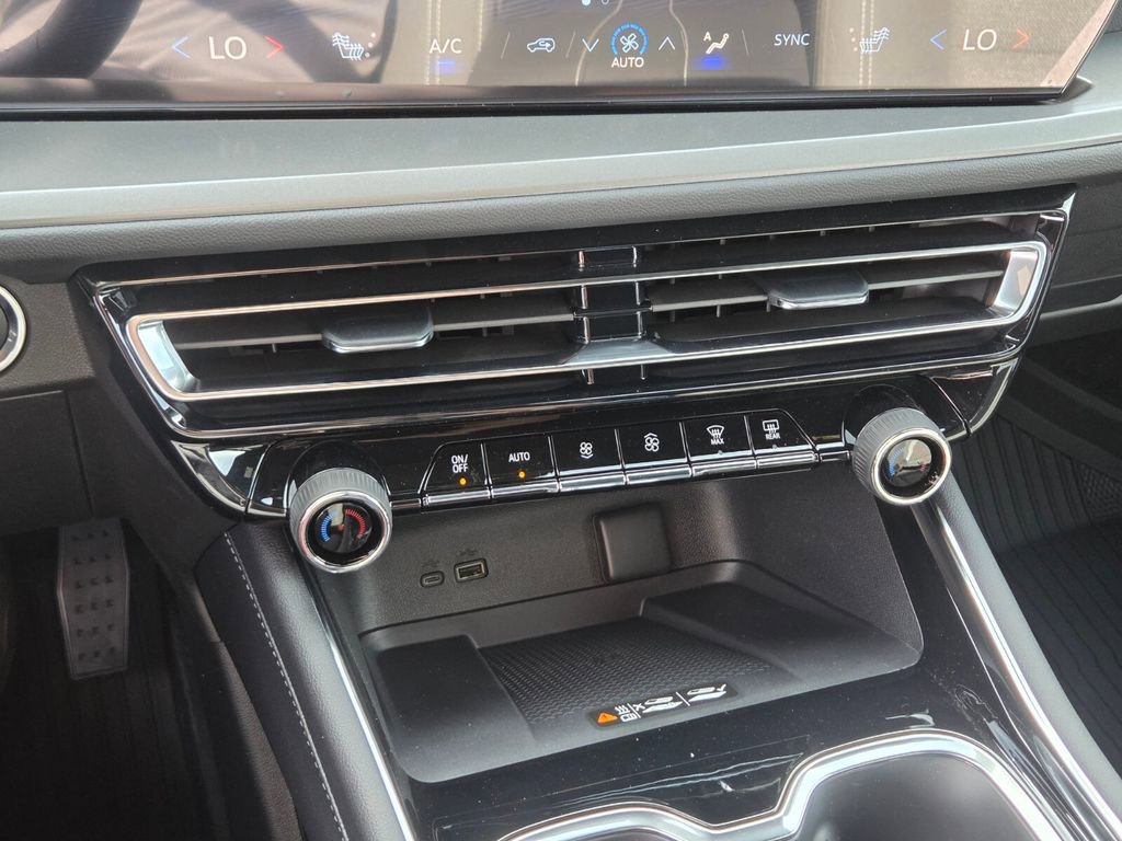 New 2026 Chevrolet Traverse LT w/ Enhanced Driving Package FWD image 14
