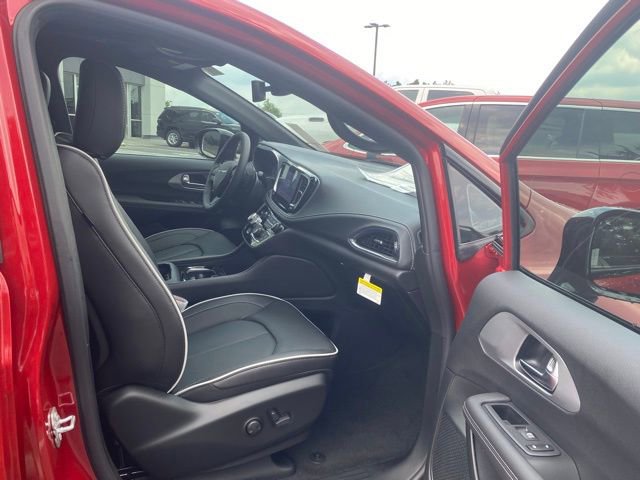 New 2026 Chrysler Pacifica Limited w/ S Appearance Package image 28