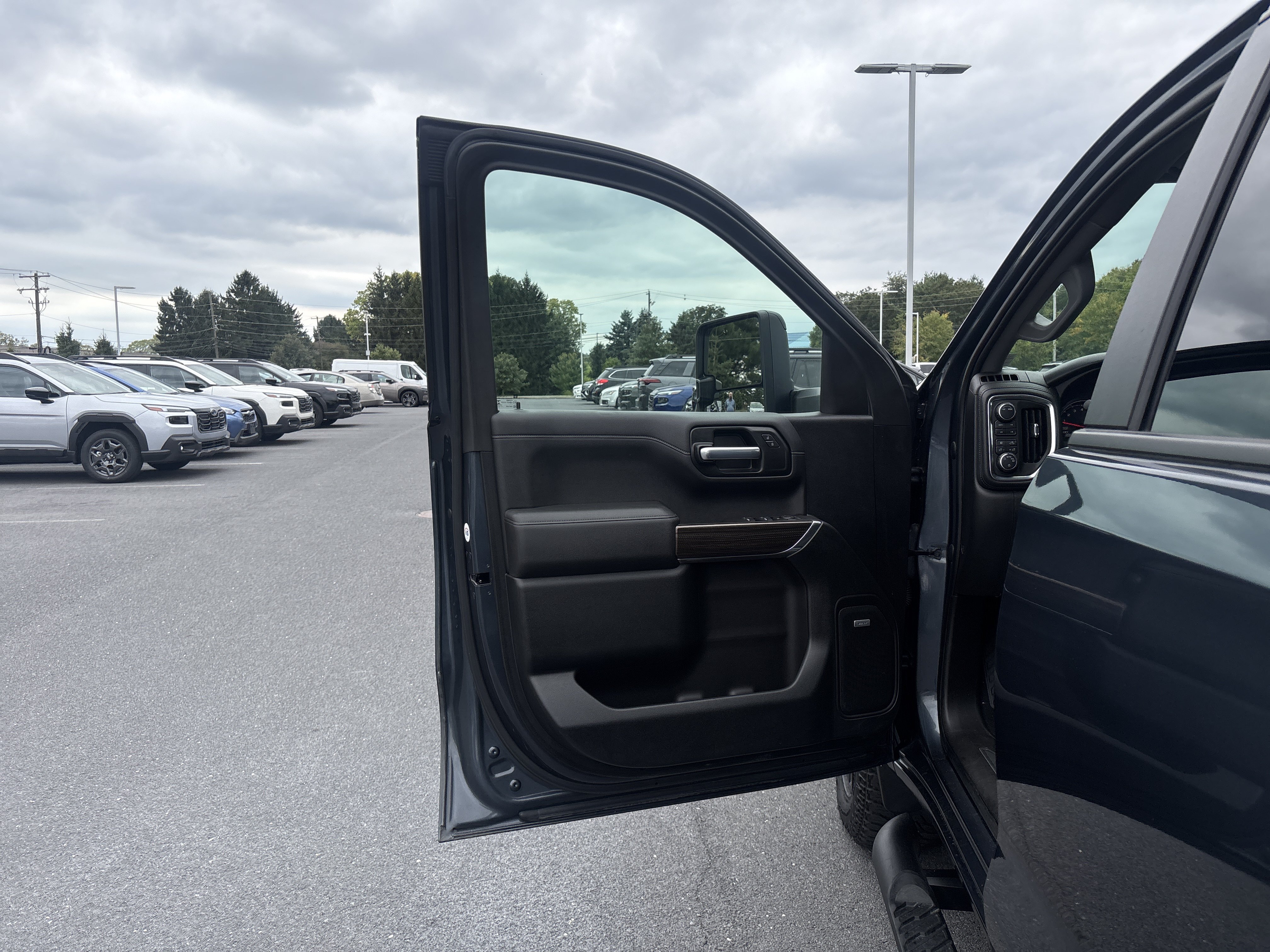 Used 2021 Chevrolet Silverado 1500 LT Trail Boss w/ Convenience Package II AWD/4WD image 32
