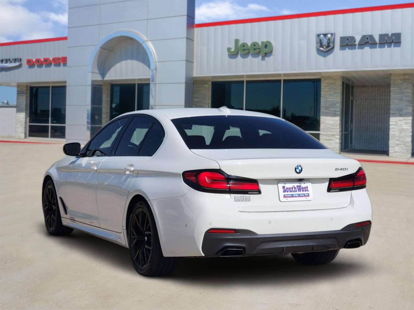 Used 2022 BMW 540i w/ M Sport Package RWD image 4