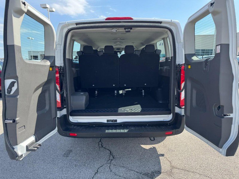 Used 2023 Ford Transit 350 XLT image 4