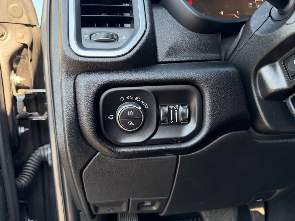 Used 2025 RAM 3500 Laramie AWD/4WD image 14
