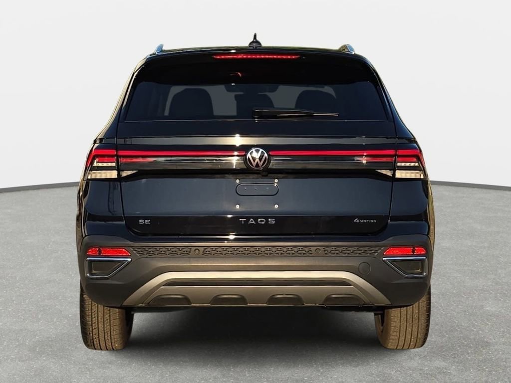 Used 2025 Volkswagen Taos SE AWD/4WD image 6