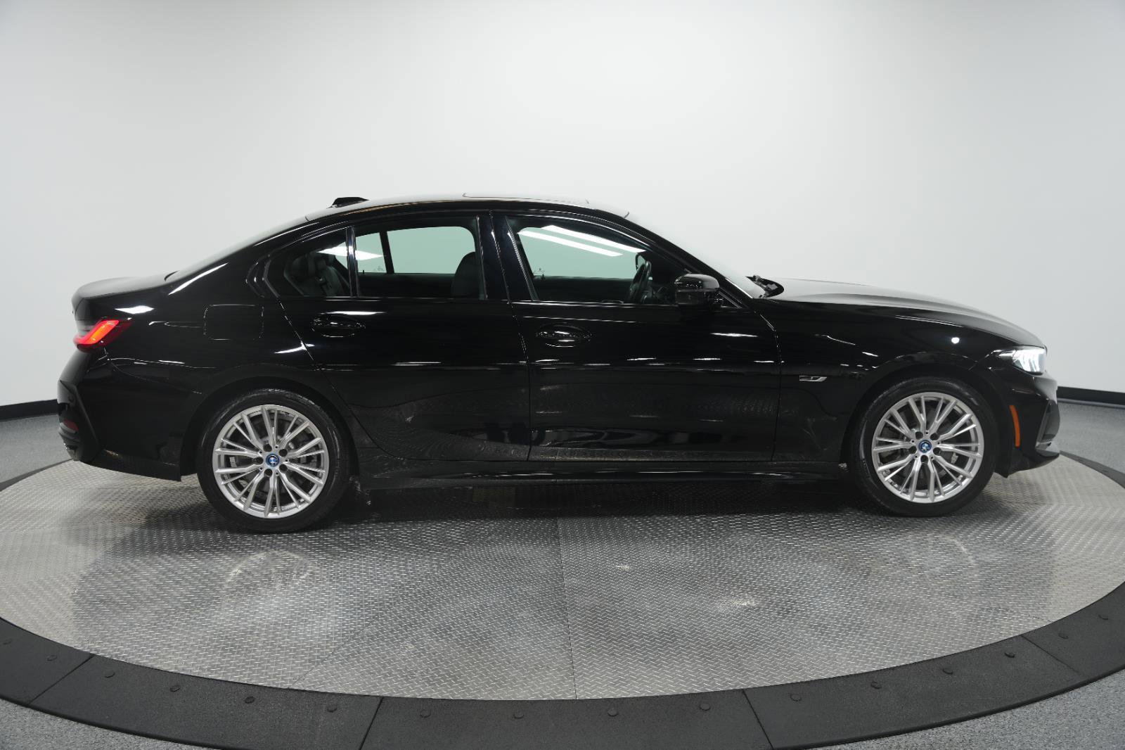Used 2023 BMW 330e xDrive image 8